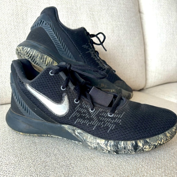 Men’s Black Nike Running Shoes - Picture 2 of 5